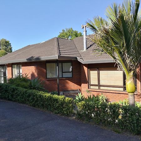 Villa Beautiful Estuary Views In Shelly Park Auckland Exterior foto