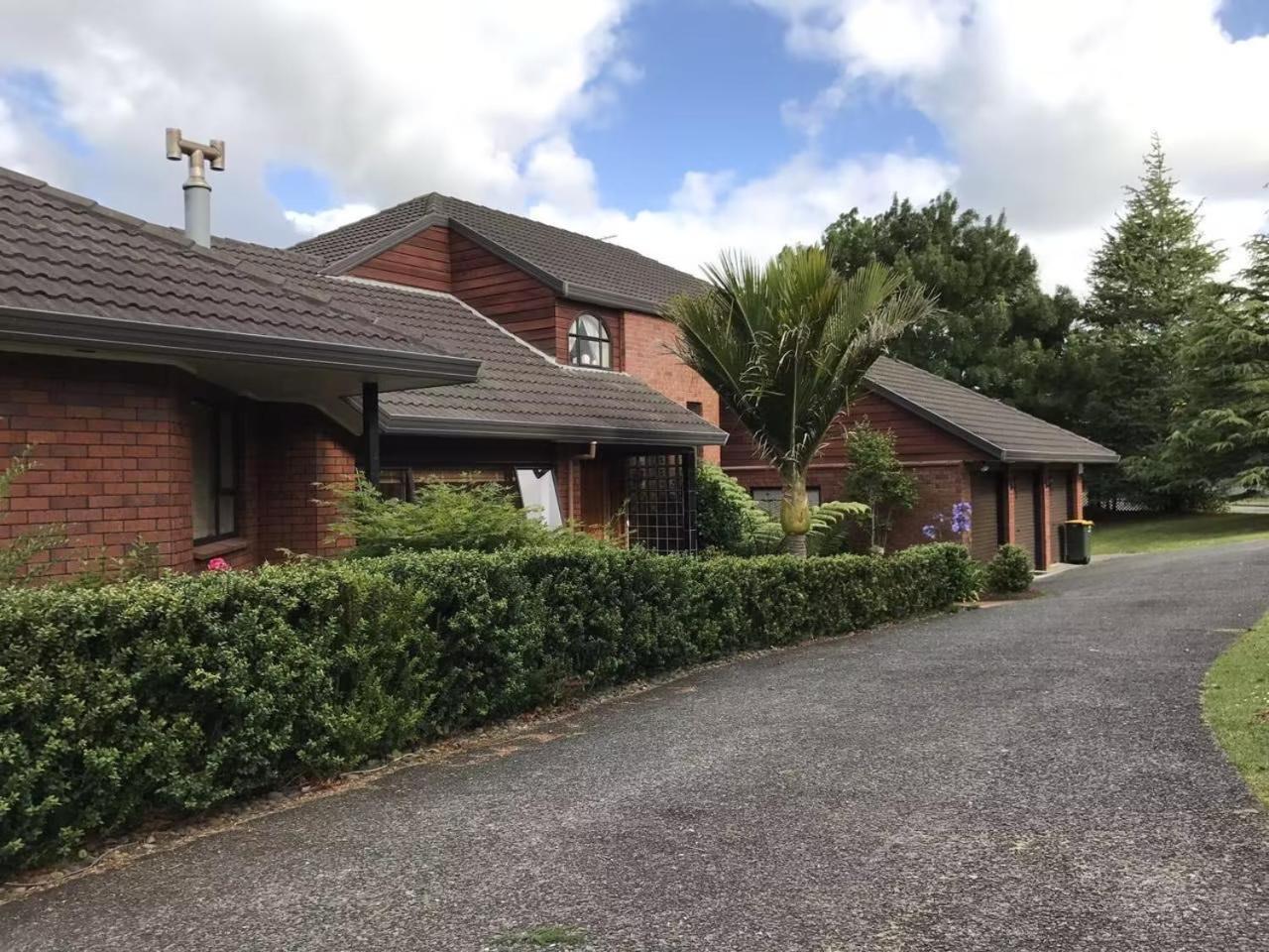 Villa Beautiful Estuary Views In Shelly Park Auckland Exterior foto